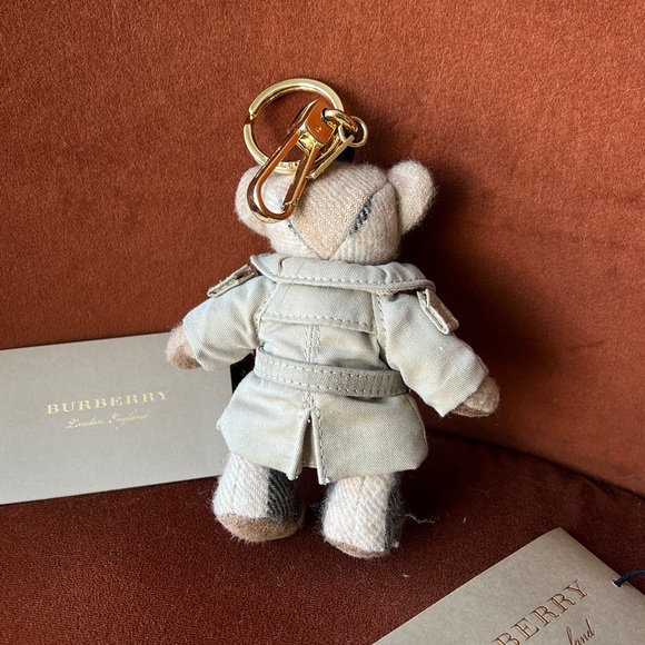 💯Authentic BURBERRY Thomas Bear Charm in Trench CoatPrice key - Picture 3 of 6